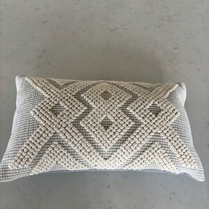 Celerie Decorative‎ Pillow